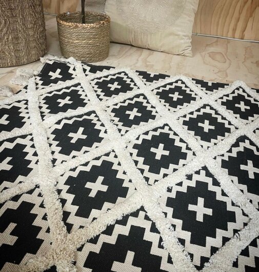 byRoom Teppich Rug black natur crosses Rauten 120x180cm mit Quasten