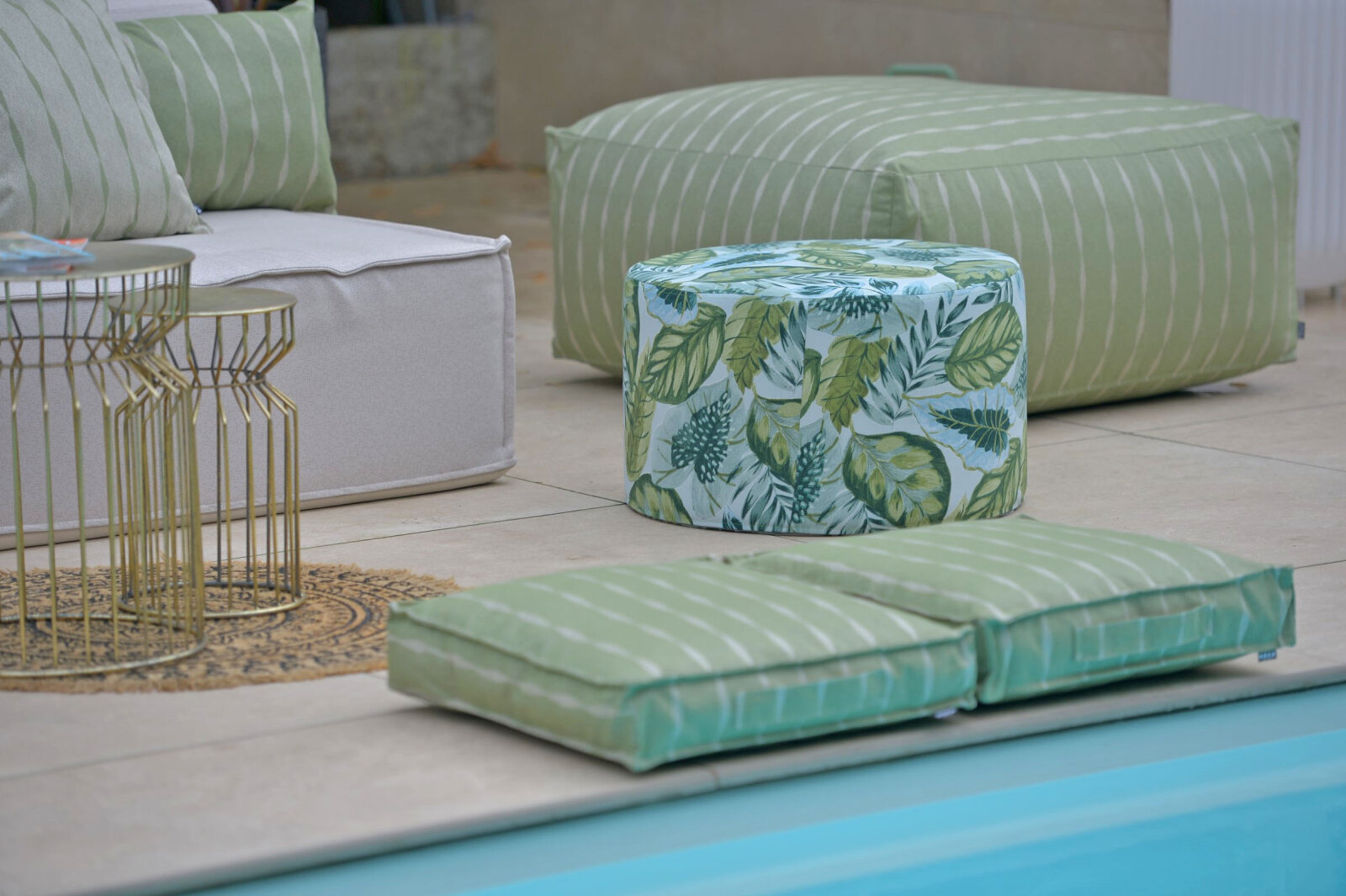 H.O.C.K. Tropical Outdoor Hocker rund Pouf ø60x40cm col. 229 lindgrün aqua sunny
