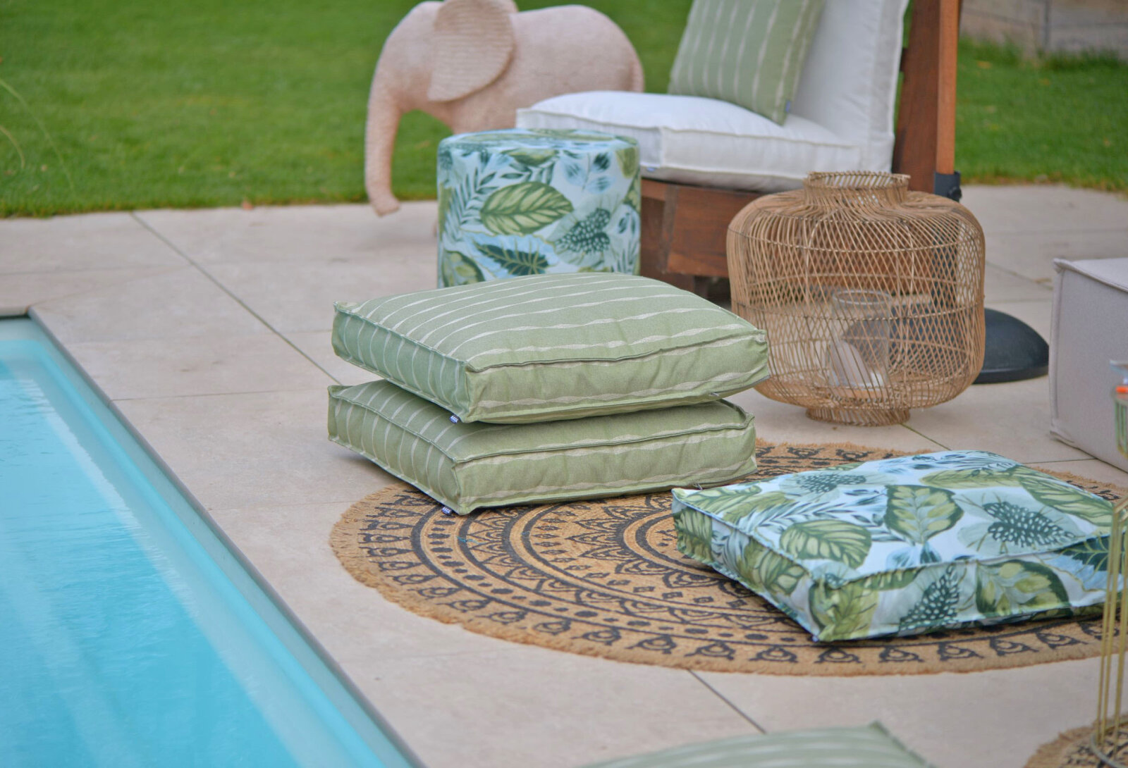 H.O.C.K. Tropical Outdoor Hocker rund Pouf ø45x45cm col. 229 lindgrün aqua sunny