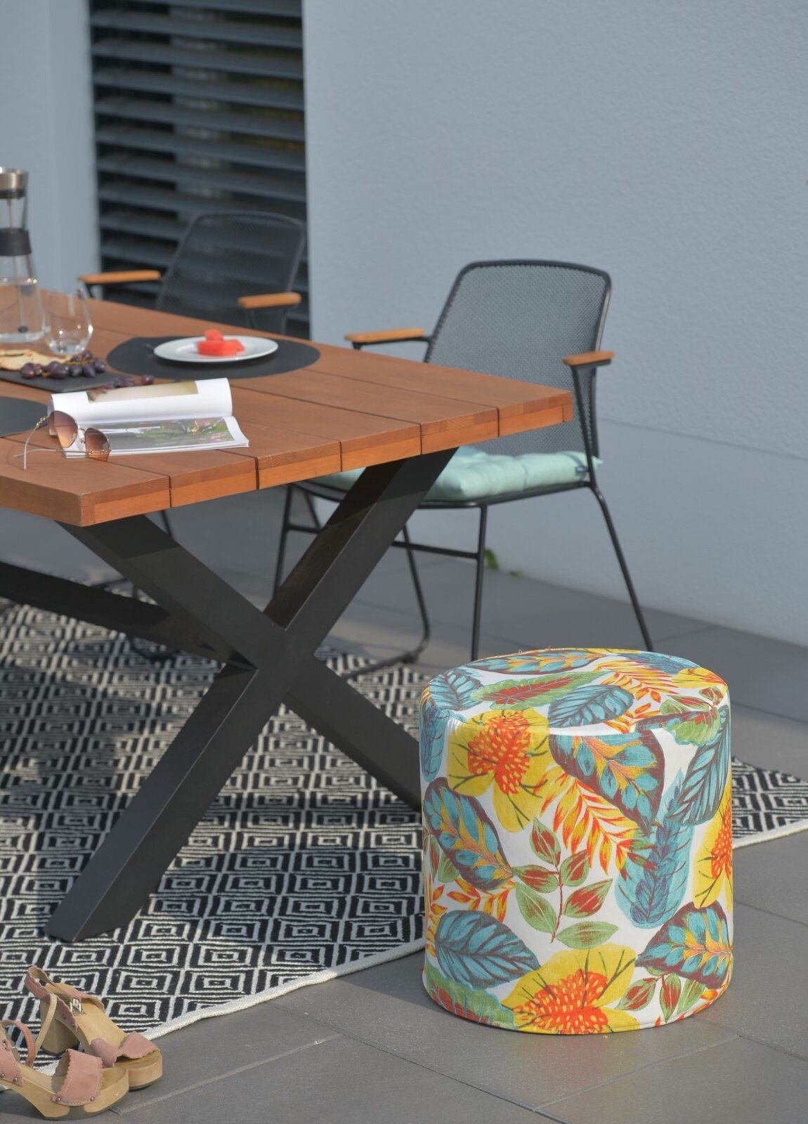 H.O.C.K. Tropical Outdoor Hocker rund Pouf ø45x45cm col. 230 yellow aqua multi sunny