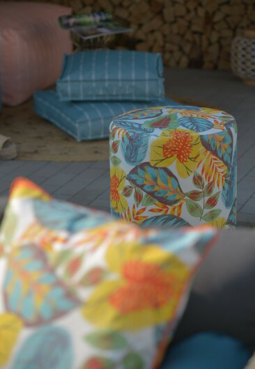 H.O.C.K. Tropical Outdoor Hocker rund Pouf ø45x45cm col. 230 yellow aqua multi sunny