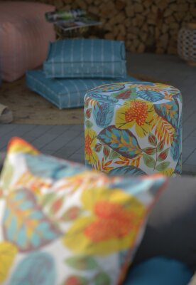 H.O.C.K. Tropical Outdoor Hocker rund Pouf ø45x45cm col. 230 yellow aqua multi sunny
