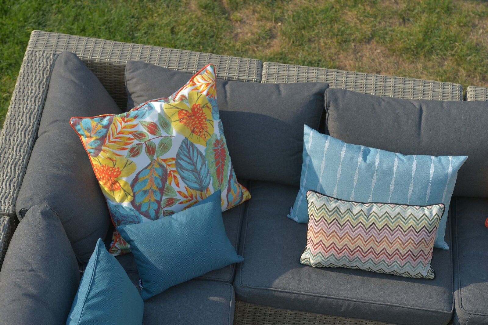 H.O.C.K. Tropical Outdoor Kissen 60x60cm col. 230 yellow aqua multi mit Keder orange sunny
