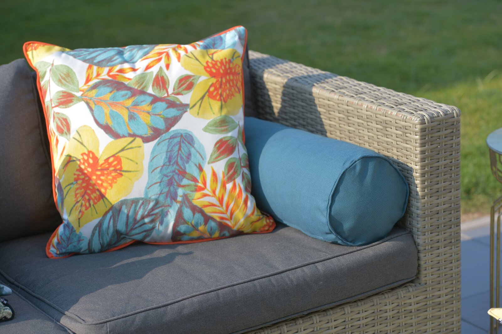 H.O.C.K. Tropical Outdoor Kissen 60x60cm col. 230 yellow aqua multi mit Keder orange sunny