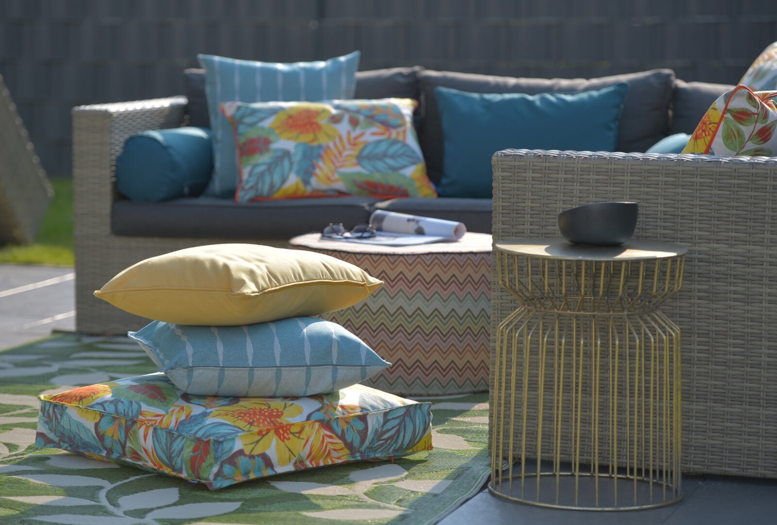 H.O.C.K. Tropical Outdoor Bodenkissen BODO 60x60x10cm col. 230 yellow aqua multi sunny