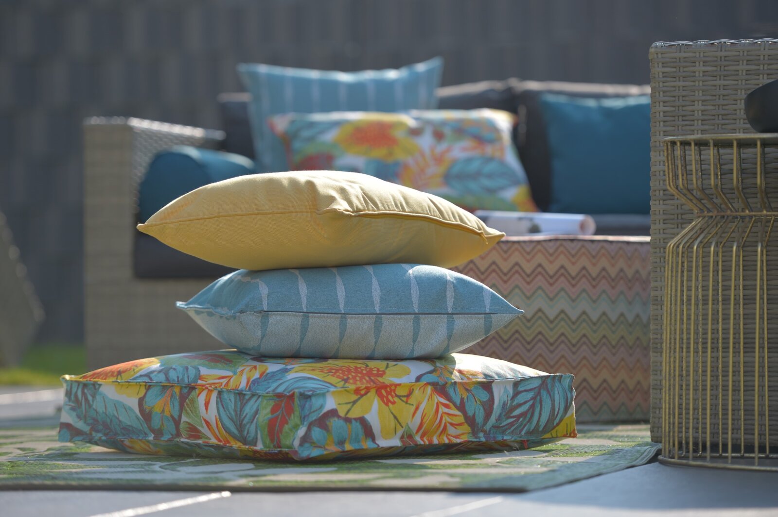 H.O.C.K. Tropical Outdoor Bodenkissen BODO 60x60x10cm col. 230 yellow aqua multi sunny