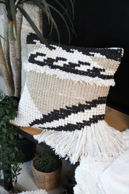 STF Dekokissen Wendekissen im Boho-Look 45x45xcm beige, weiß, schwarz mit Fransen