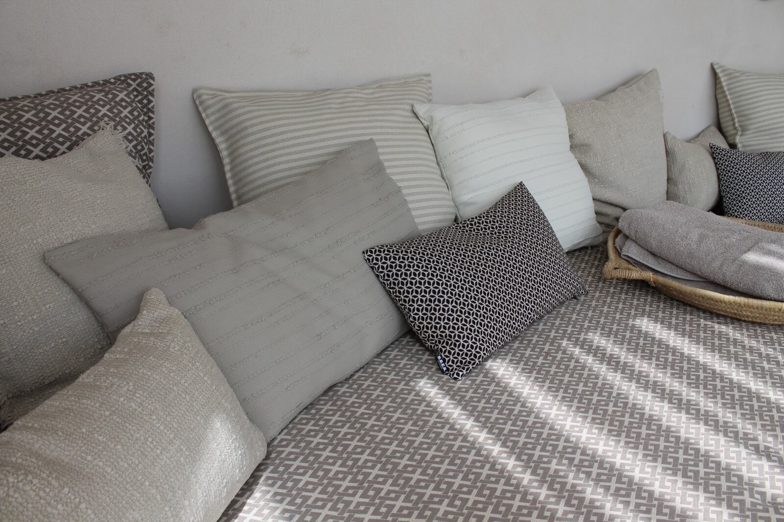 H.O.C.K. Murada Outdoor + Indoor Kissen 65x40cm col. 2 taupe in&out