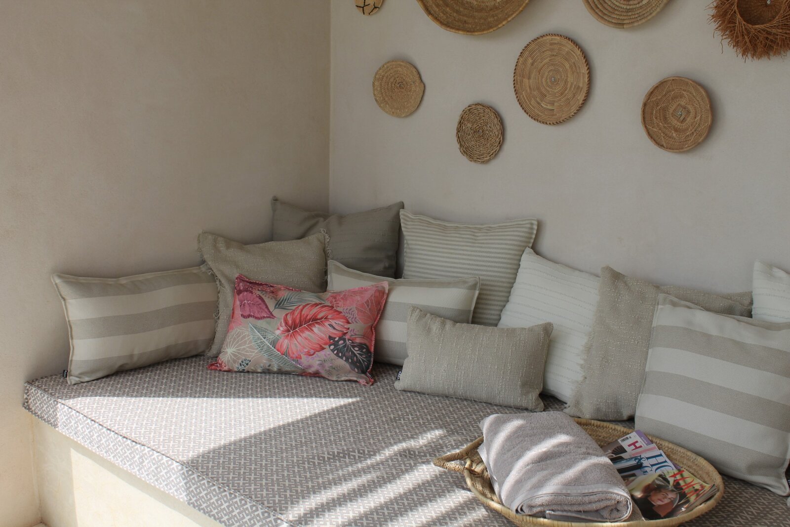 H.O.C.K. Nova Outdoor + Indoor Kissen 60x60cm mit Biese col. 2 beige taupe schmale Streifen in&out