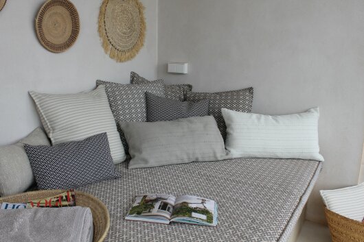 H.O.C.K. Nova Outdoor + Indoor Kissen 60x60cm mit Biese col. 2 beige taupe schmale Streifen in&out