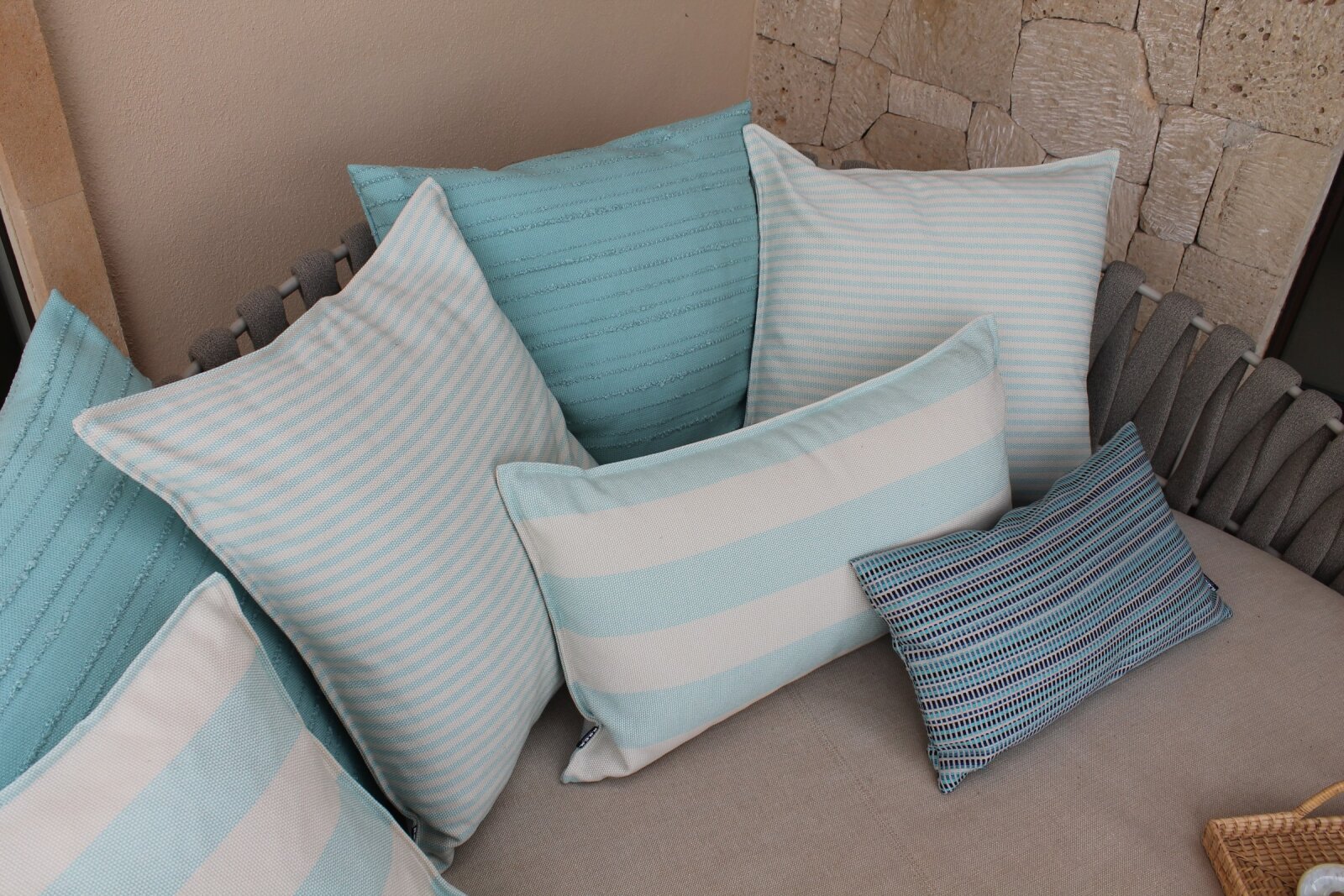 H.O.C.K. Nova Outdoor + Indoor Kissen 60x60cm mit Biese col. 8 beige türkis schmale Streifen in&out