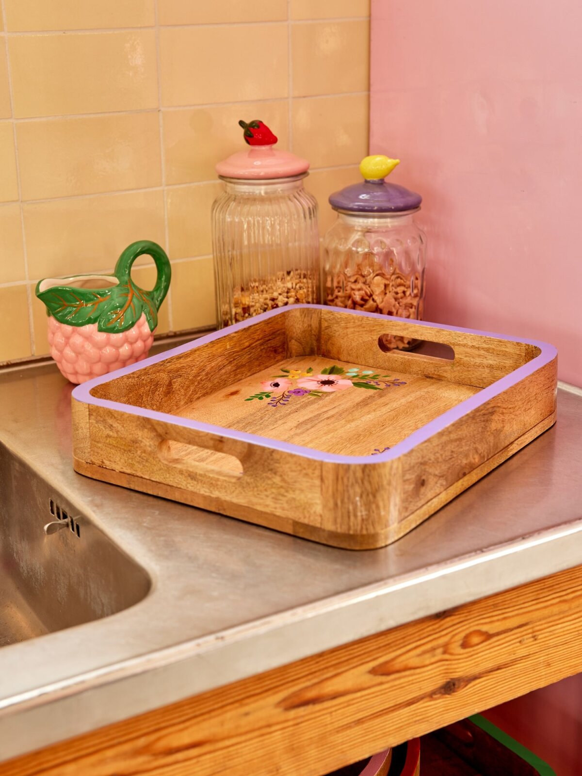 RICE Tablett kleines rechteckiges Holztablett handbemalt lila Flowerprint ca. 34x30cm
