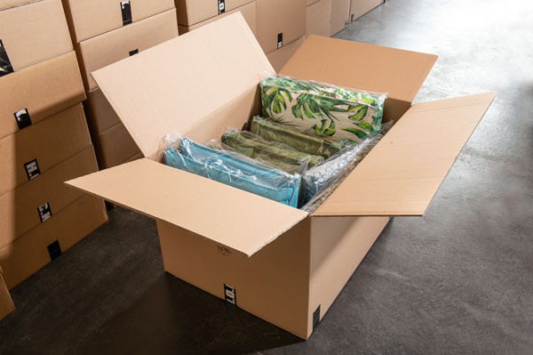 so kommt das Paket mit Kissen bei Ihnen an